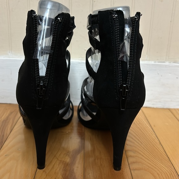 Absolutely gorgeous (worn ONCE for a wedding) strappy black heels. 👠 - Picture 8 of 9